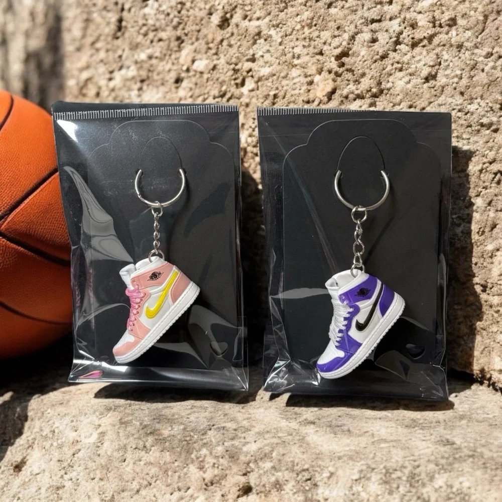 Mini Sneaker Keychain Multicolor - Picture 3 of 3